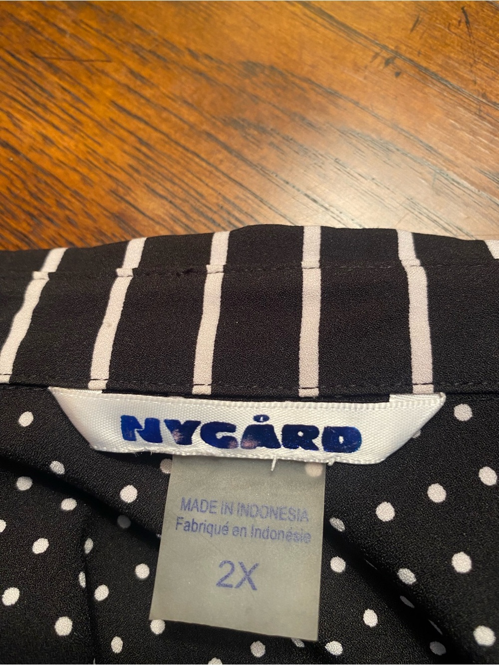 Women’s Black and White Mixed-Pattern Button-Up Top - Picture 6 of 7